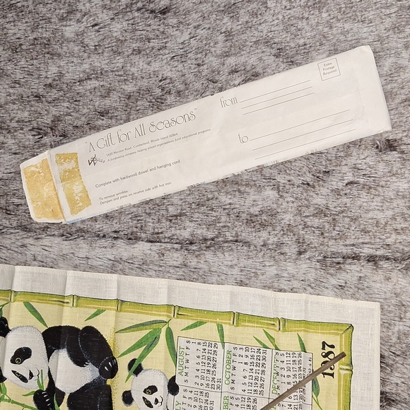 🐼 1987 cloth calendar towel wall hanging with original envelope and dowel - Picture 12 of 13
